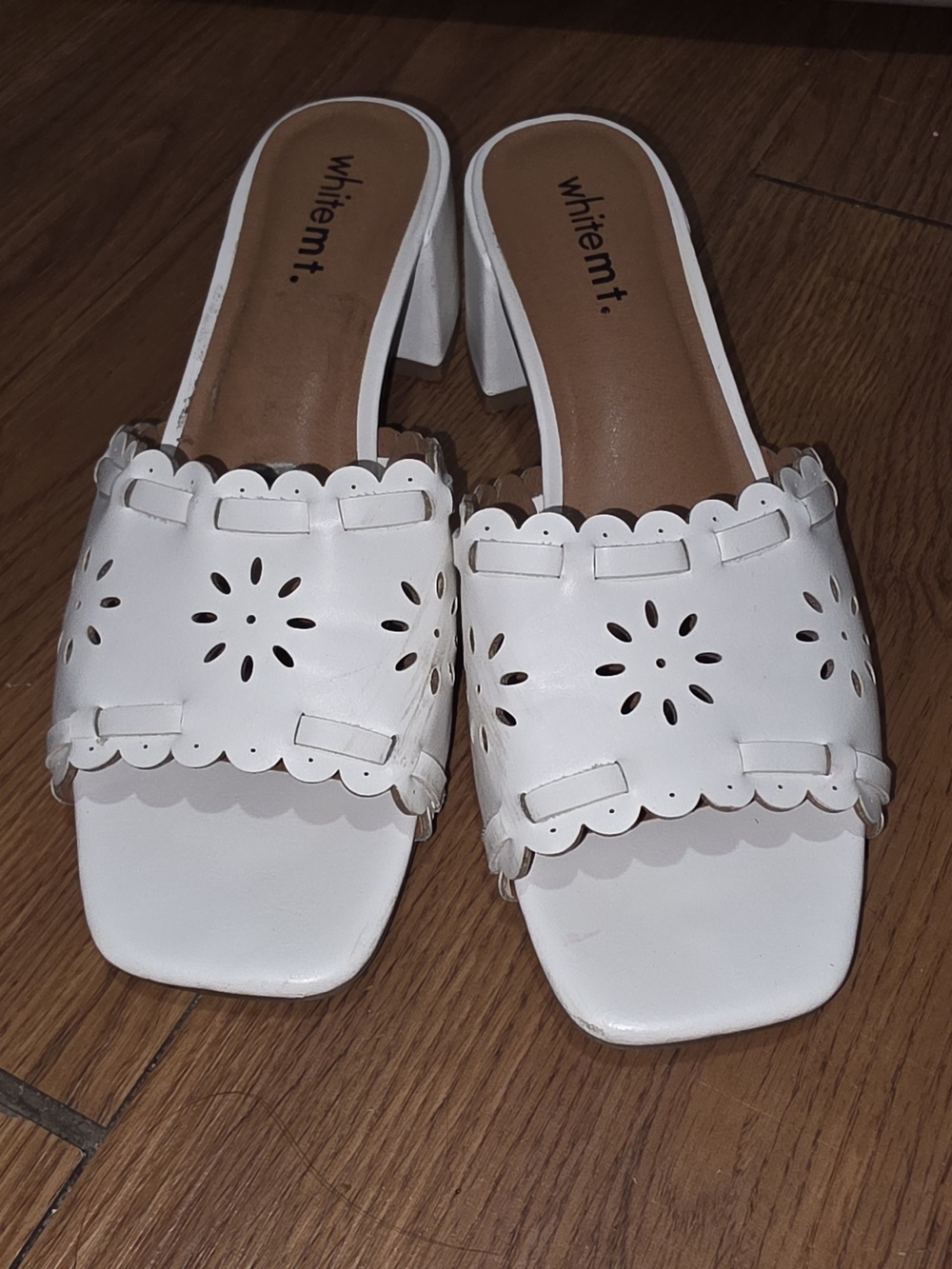 Temt White Scalloped Slide Mules